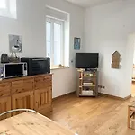 Maison De Caractère Au Mont-dore 15 Personnes Hébergement de vacances *