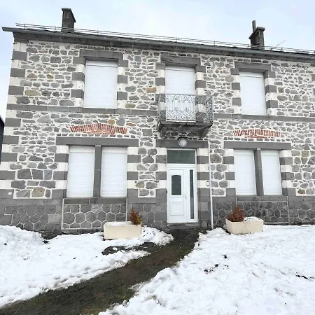 펜션 Maison De Caractere Au Mont-dore 15 Personnes