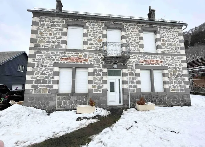 펜션 Maison De Caractere Au Mont-dore 15 Personnes