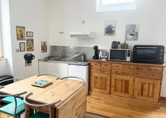 Maison De Caractere Au Mont-dore 15 Personnes Le Mont-Dore